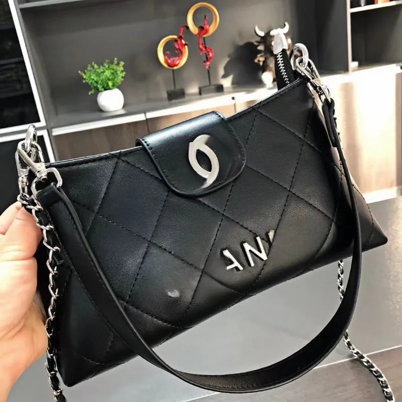 HAN Quilted Chain Shoulder Bag Black - 6