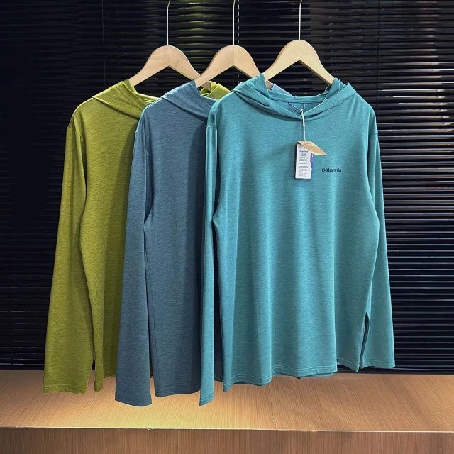 Patagonia P-6 Logo Responsibili-Tee Hooded Long Sleeve T-Shirt Olive Green Hoodie - 21