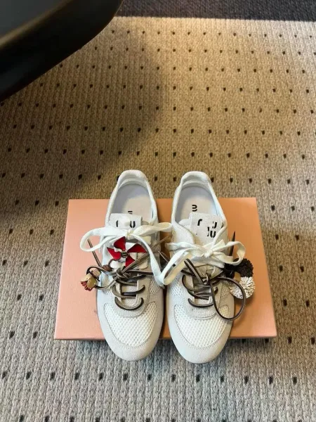 Maison Margiela Tabi Sneakers White with Decorative Lace Charms Sneakers - 1