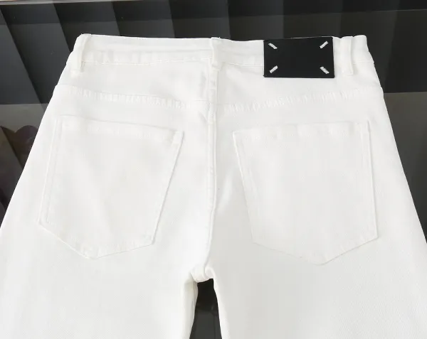 Off-White White Denim Jeans with Industrial Tag - 17