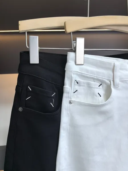 Off-White White Denim Jeans with Industrial Tag - 35