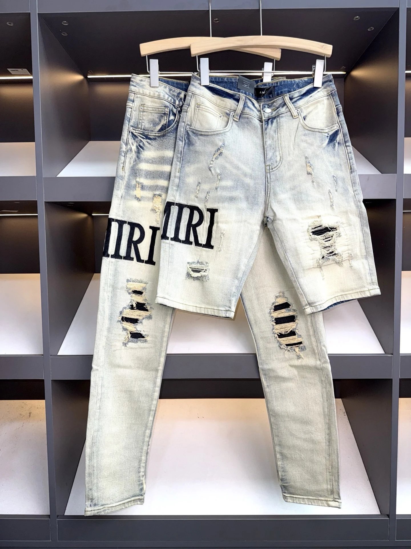 Amiri Distressed Logo Print Slim Fit Jeans Light Wash - 3