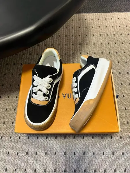 Design Low-Top Suede Sneakers Green White Gum Sole - 22