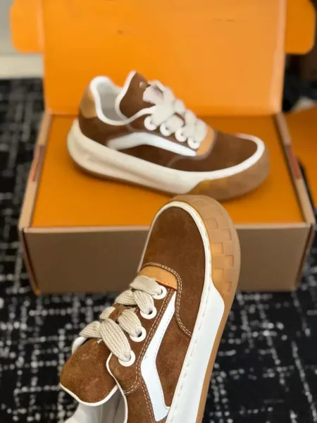 Design Low-Top Suede Sneakers Green White Gum Sole - 31