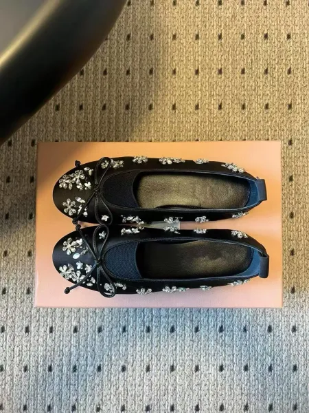 Design Black Crystal-Embellished Bow Flat Shoes Casual Shoes - 7