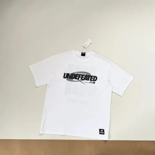 Design Undefeated Quadrant Graphic T-Shirt White T-Shirts - 18