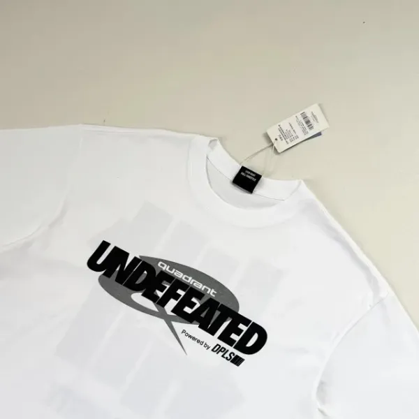 Design Undefeated Quadrant Graphic T-Shirt White T-Shirts - 19