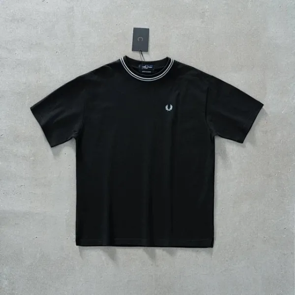 Fred Perry T-Shirt with Laurel Wreath Logo in Charcoal Gray - 16