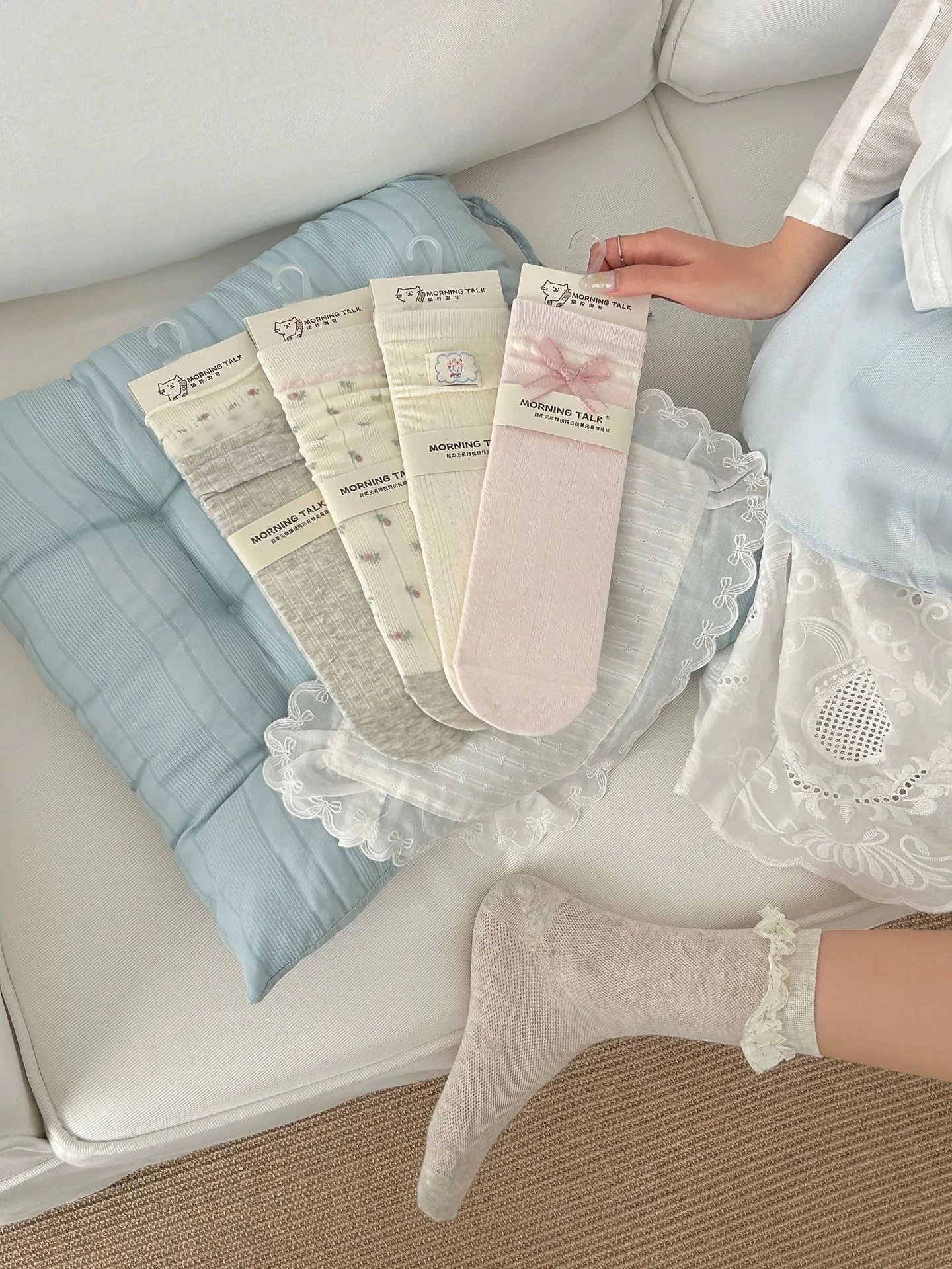 Design Embroidered Cloud Patch Cream Socks - 42