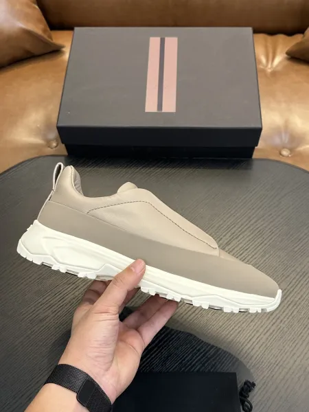 Design Slip-On Chunky Sneakers Gray / White - 25