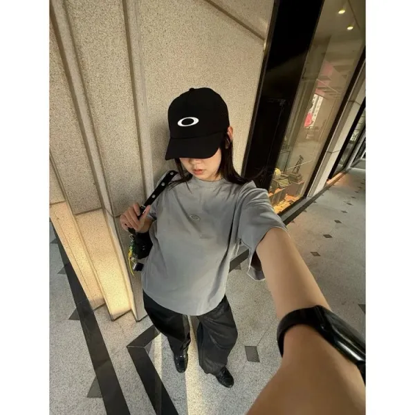 Oakley Logo Embroidered Gray T-Shirt and Black Baseball Cap - 6