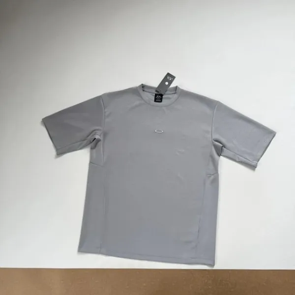 Oakley Logo Embroidered Gray T-Shirt and Black Baseball Cap - 22