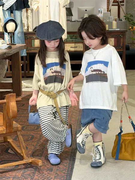 Design Hollywood Graphic Oversized T-Shirt Beige with Striped Pants and Beret - 7