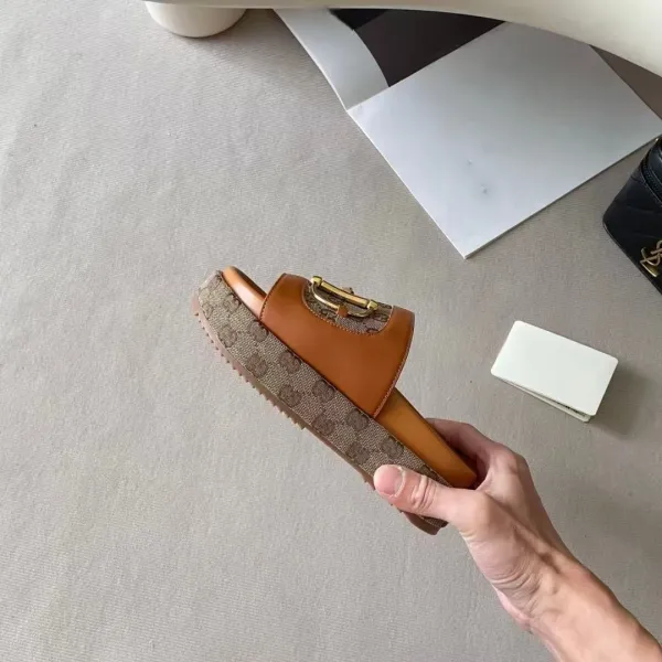 Gucci Horsebit Slide Sandals Beige and White Slippers - 9