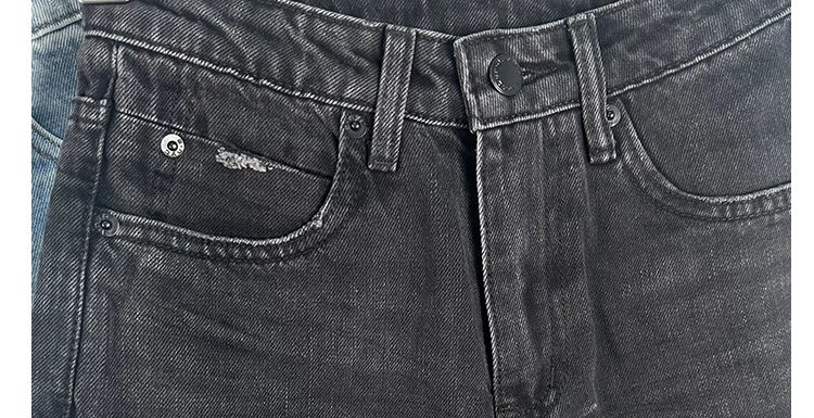 Design Distressed High-Waisted Frayed Hem Denim Shorts - 20