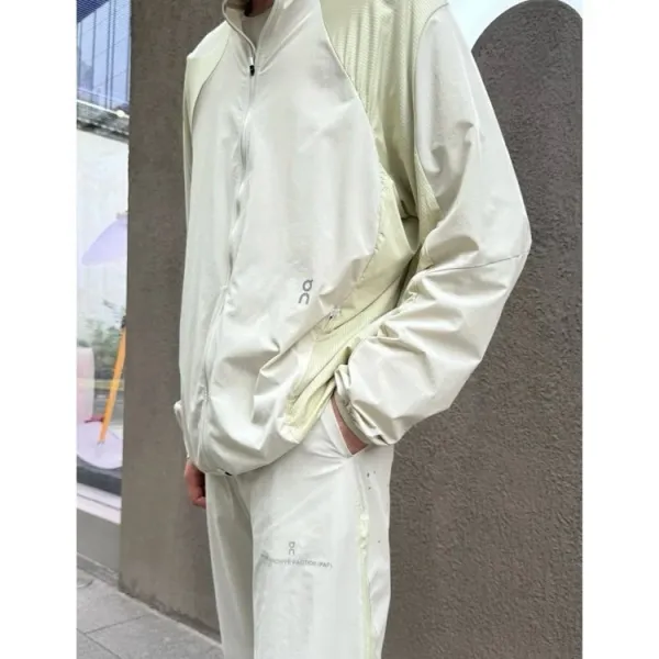 On Running Windbreaker Light Beige Windbreaker Outerwear.windbreaker - 15