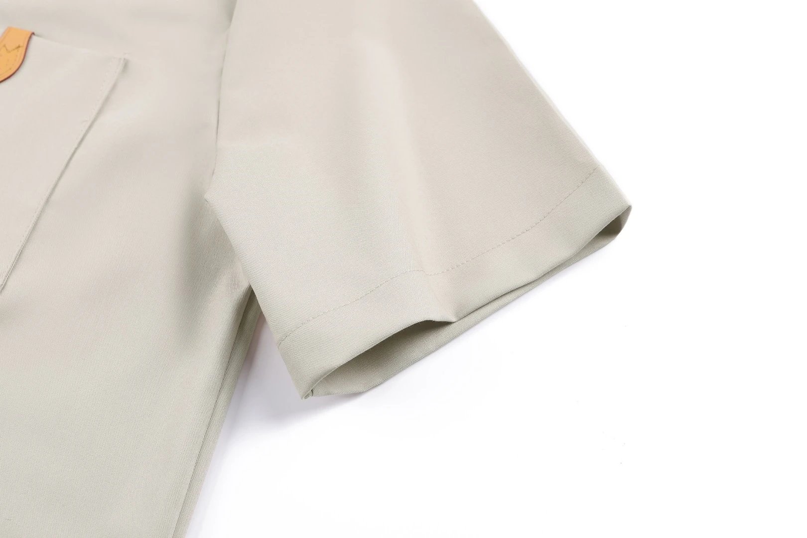 Design Short-Sleeve Button-Up Shirt Beige Tops Shirt - 7
