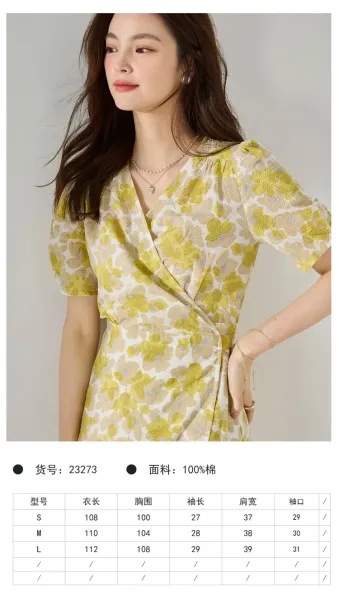 Design Wrap Dress with Floral Print in Blue Multicolor - 9
