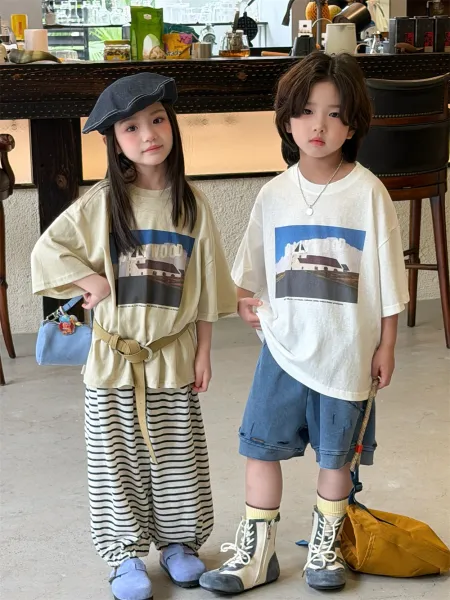 Design Hollywood Graphic Oversized T-Shirt Beige with Striped Pants and Beret - 4