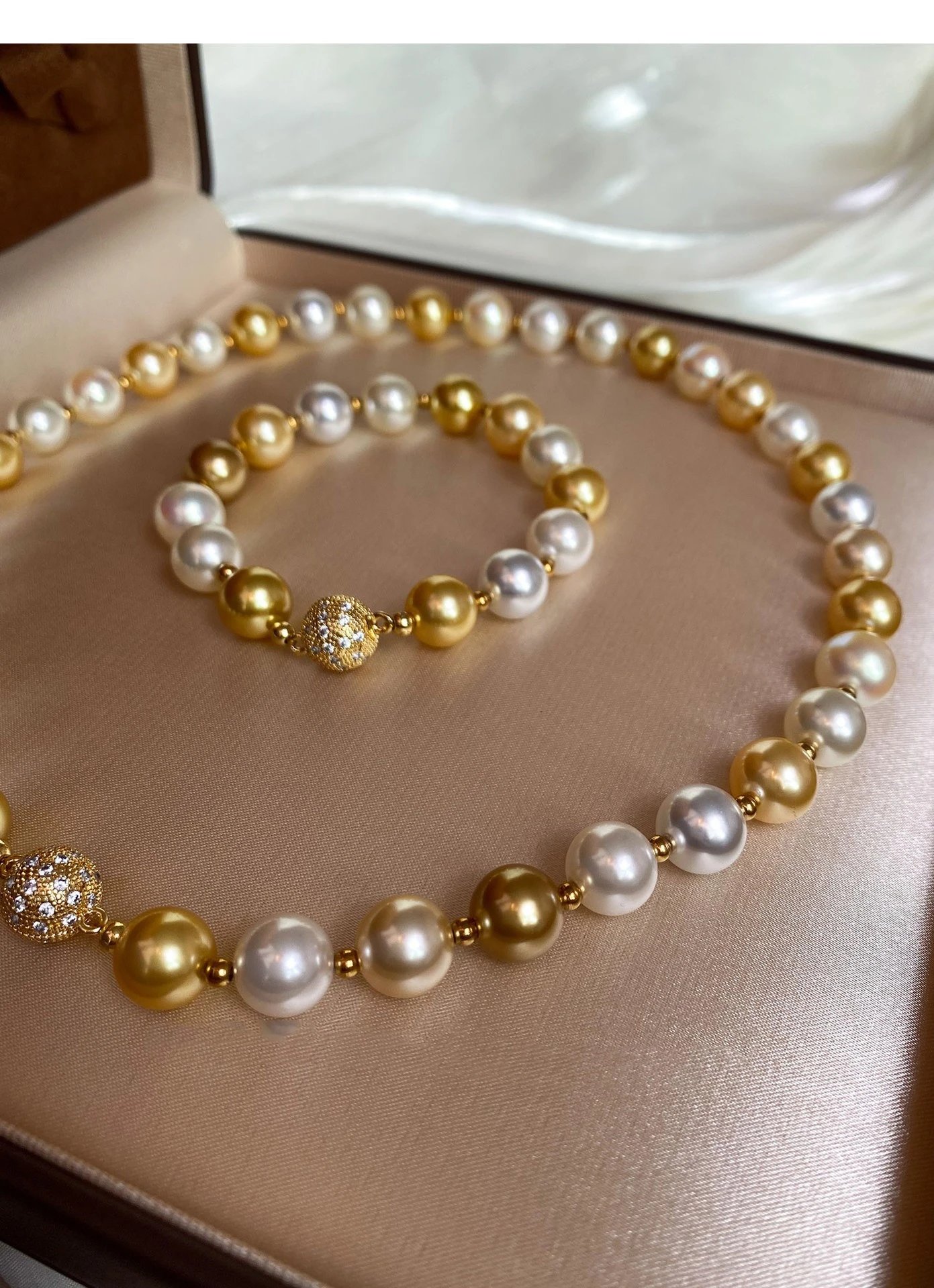 Design Pearl and Gold Bead Necklace and Bracelet Set Jewelry - 9