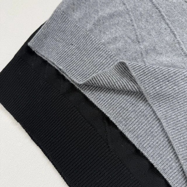 Design Short-Sleeve Turtleneck Sweater Gray - 27