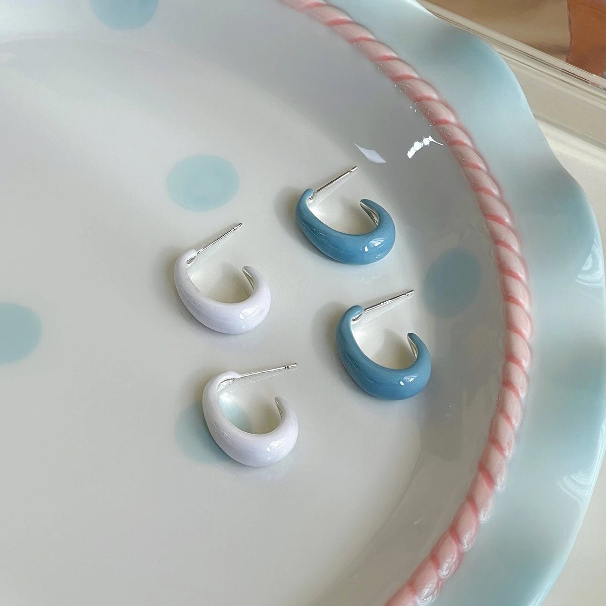 Design Minimalist Glossy White Hoop Earrings Jewelry - 4