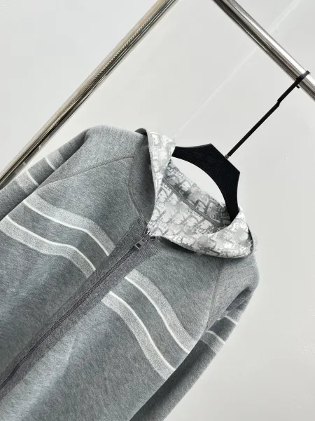 Design Zip-Up Hoodie with Striped Pattern and Printed Lining Gray Hoodie - 10