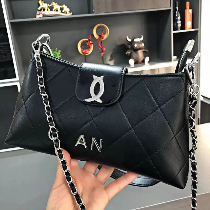 HAN Quilted Chain Shoulder Bag Black - 4