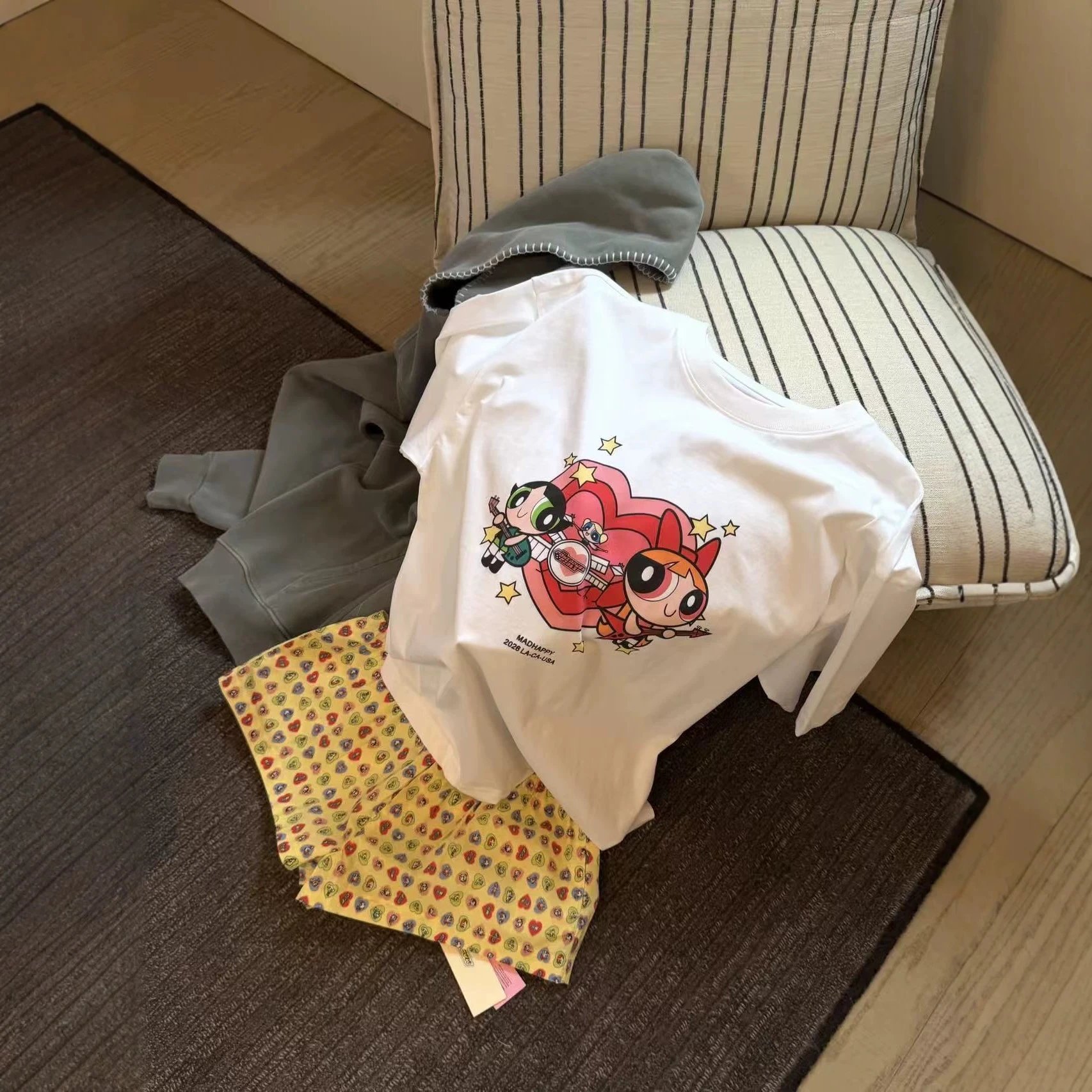 Powerpuff Girls Graphic Print White Charcoal Yellow Heart Pattern Lounge Set