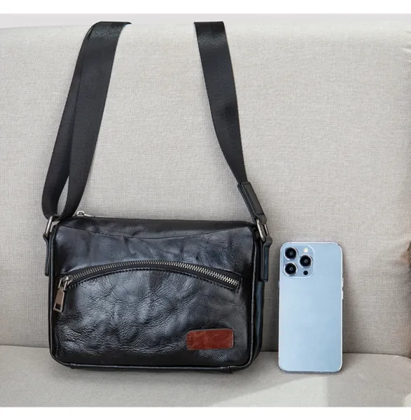 Design Vintage-Style Distressed Leather Crossbody Bag Black - 4