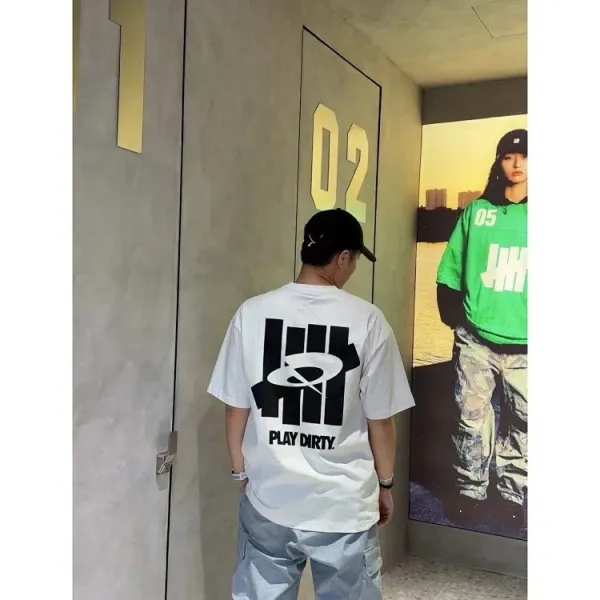 Design Undefeated Quadrant Graphic T-Shirt White T-Shirts - 10