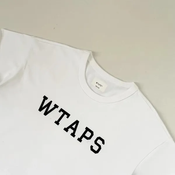 Design WTAPS Logo Long Sleeve Tee Black / White T-Shirts - 17