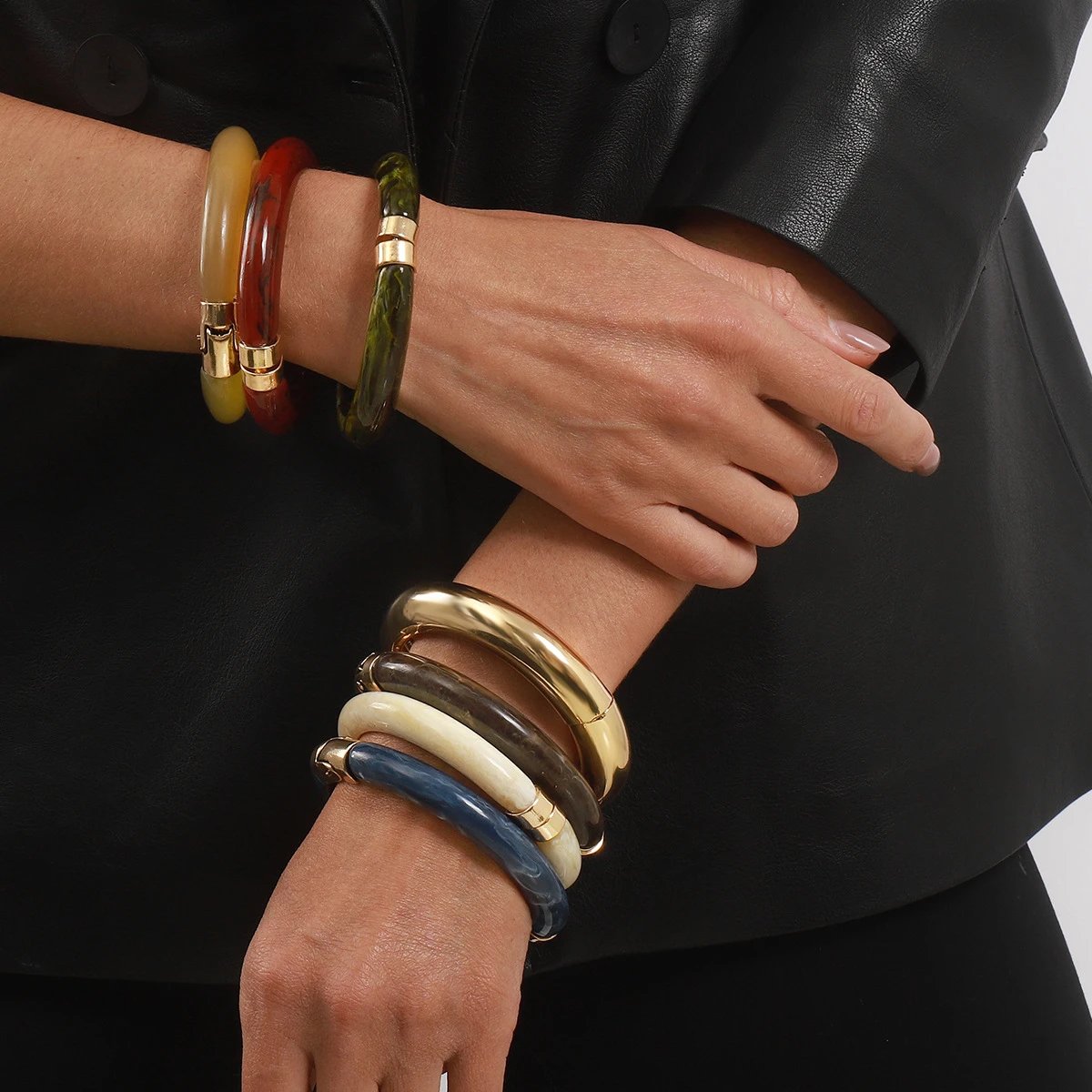 Design Resin Bangle with Gold-Tone Clasp Black Bracelet Jewelry - 5