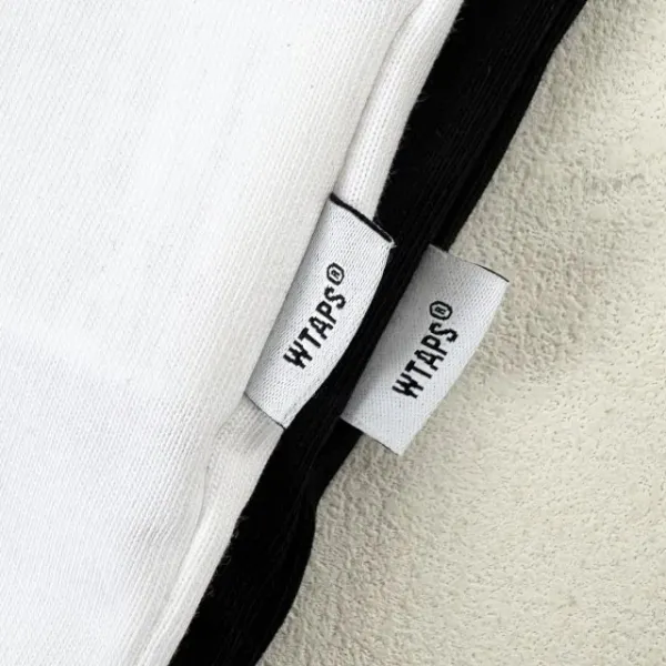 Design WTAPS Logo Long Sleeve Tee Black / White T-Shirts - 25