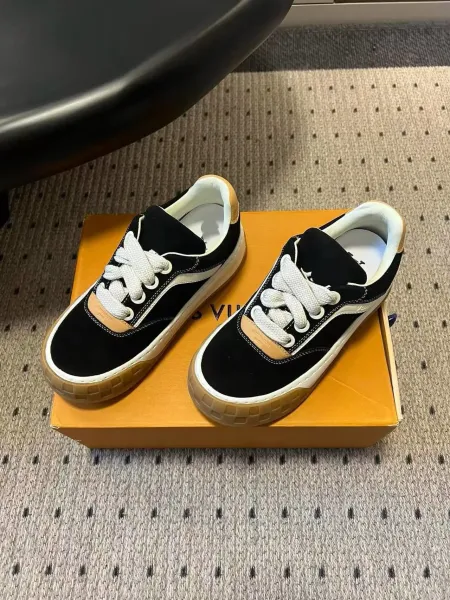 Design Low-Top Suede Sneakers Green White Gum Sole - 21