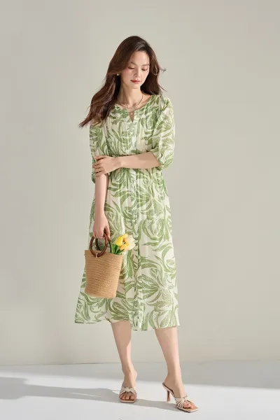 Design Leaf Print V-Neck Midi Dress in Green and Cream - 4