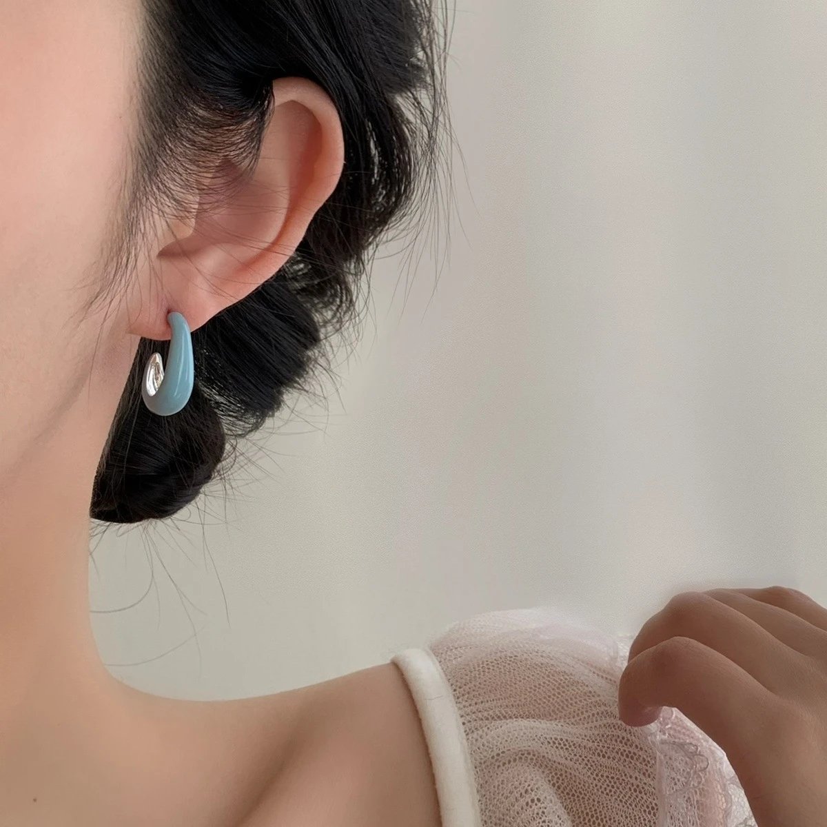 Design Minimalist Glossy White Hoop Earrings Jewelry - 21