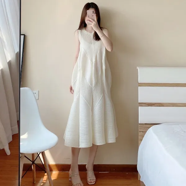 Design Pleated Sleeveless Maxi Dress in Ivory Dress - 4