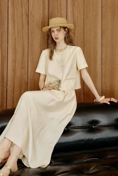 Design Cream Beige Tweed-Trimmed Two-Piece Set with Pleated Skirt - 5