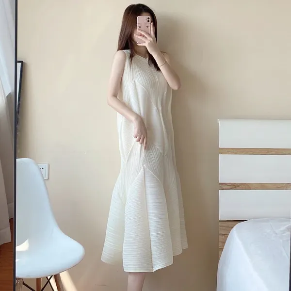 Design Pleated Sleeveless Maxi Dress in Ivory Dress - 5