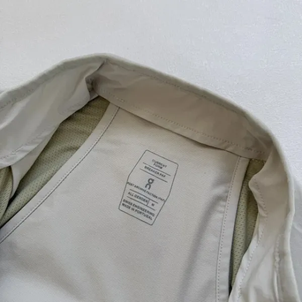 On Running Windbreaker Light Beige Windbreaker Outerwear.windbreaker - 44