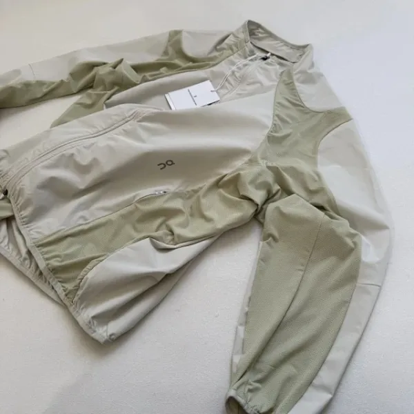 On Running Windbreaker Light Beige Windbreaker Outerwear.windbreaker - 31