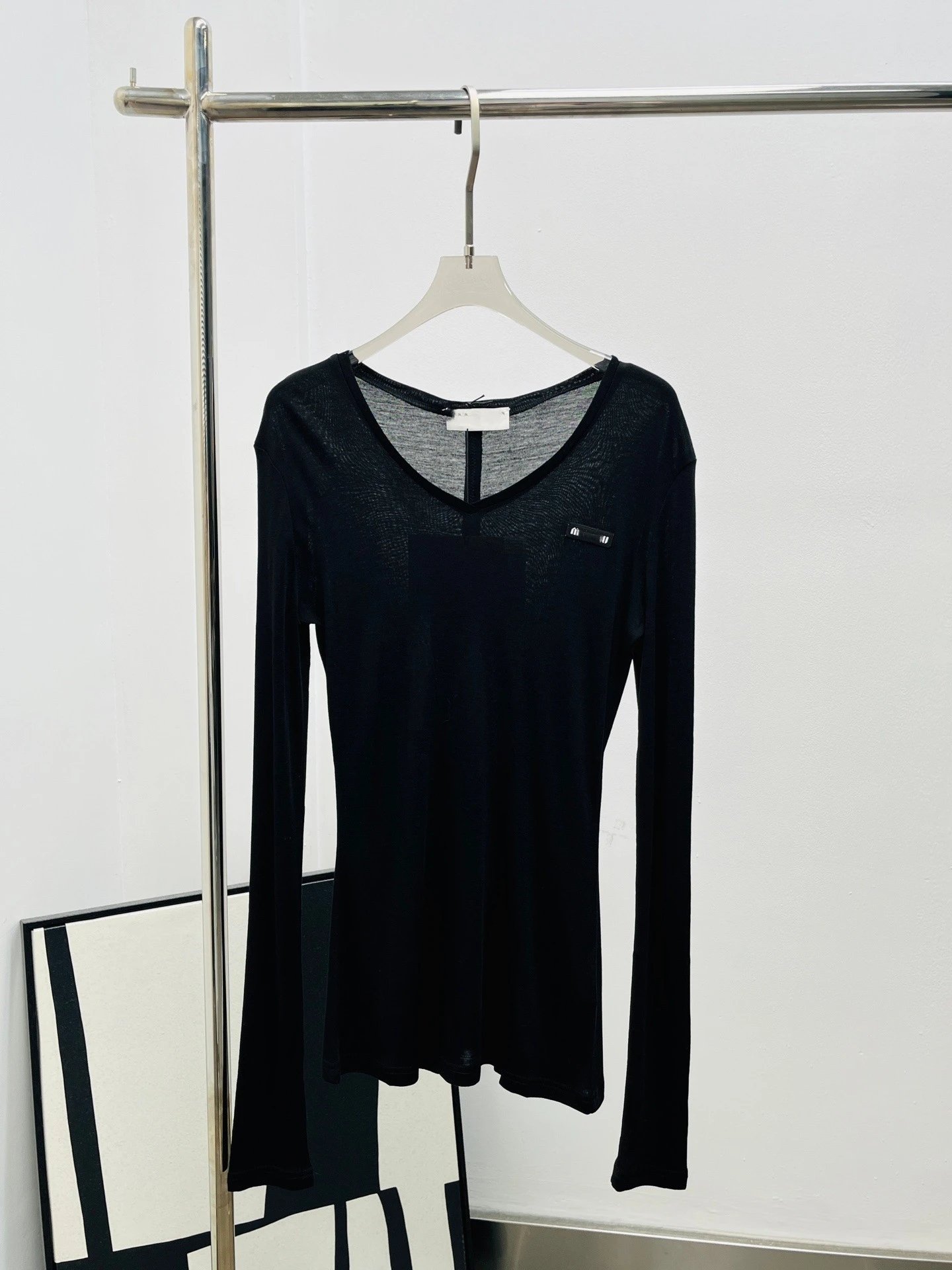 Design Long Sleeve V-Neck Base Layer Cream Top - 10