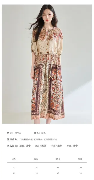 Design Wrap Dress with Floral Print in Blue Multicolor - 4