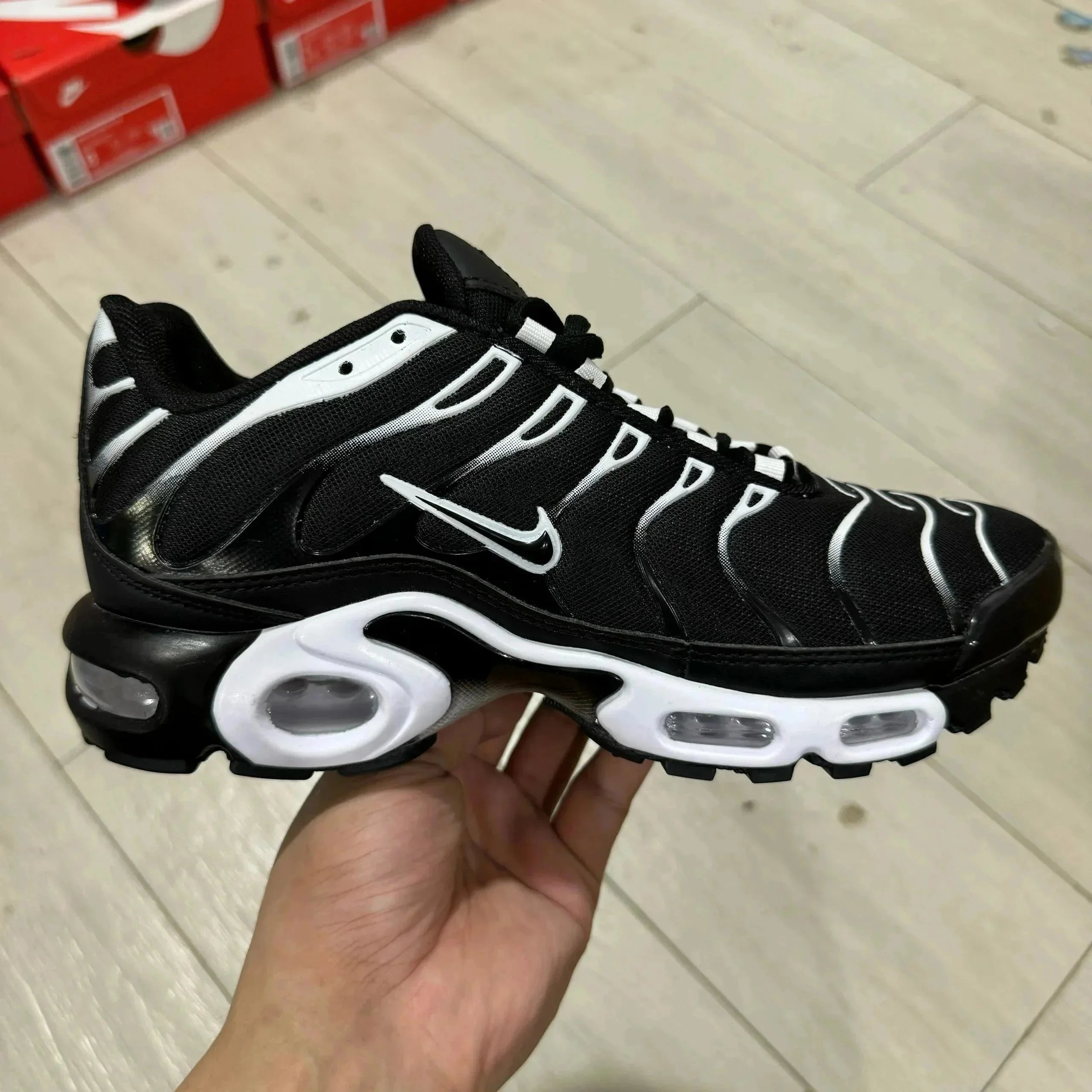 Product 12 Black and White