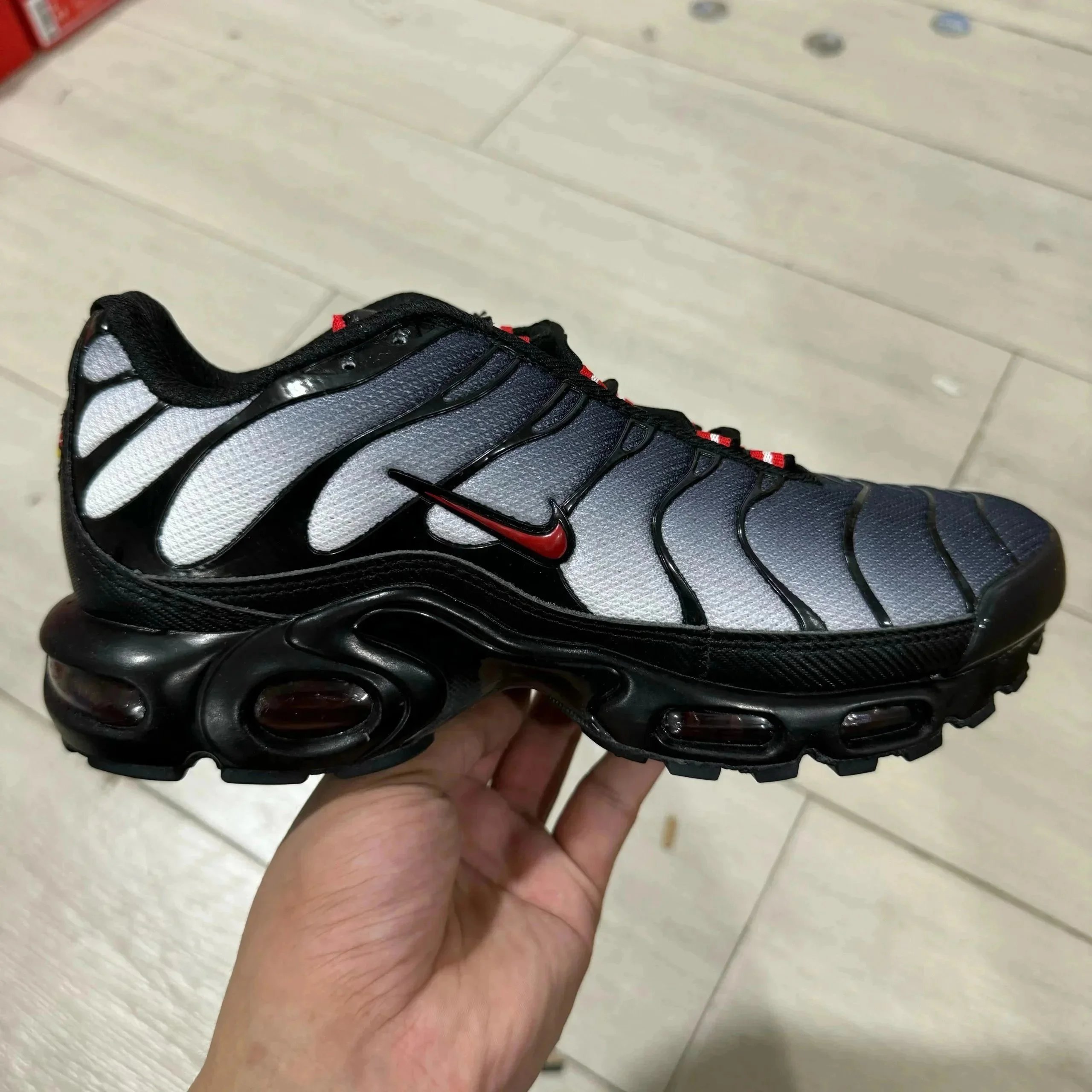 21 Black Red