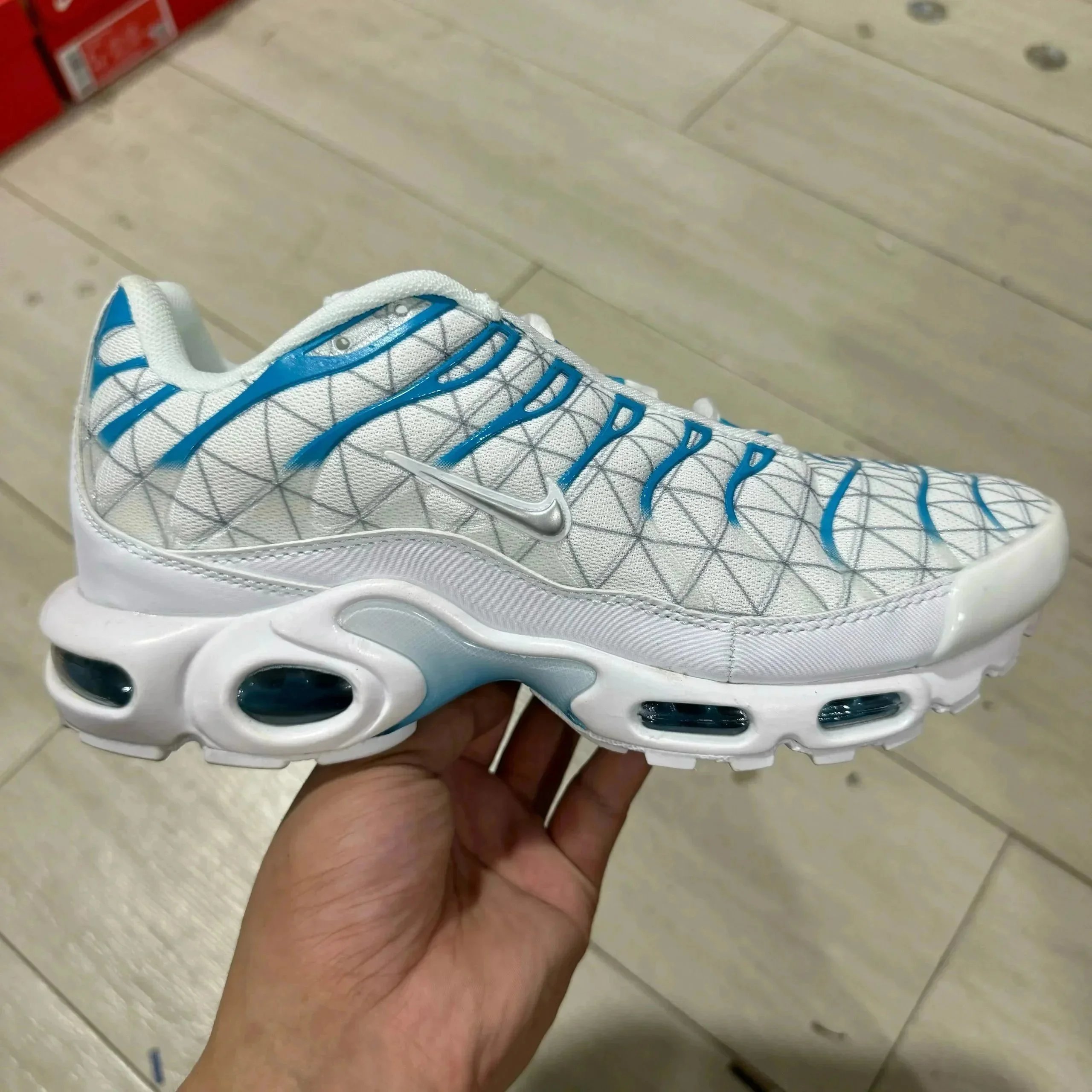 Product 7 White Blue