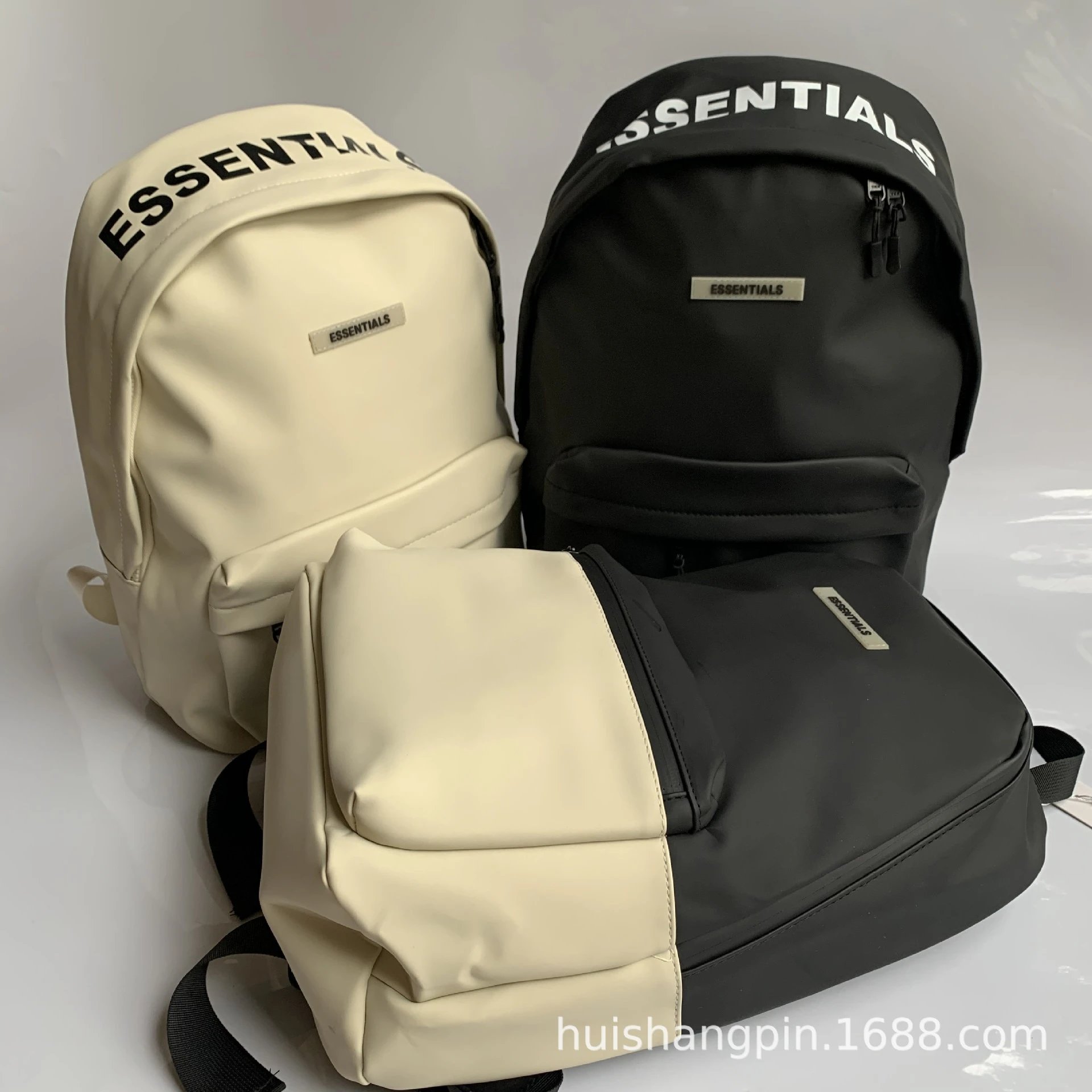 MOCHILA ESSENTIALS
