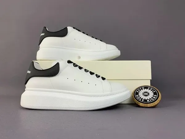 Alexander McQueen Oversized Sneakers White with Black Croc-Embossed Heel Tab Sneakers - 8
