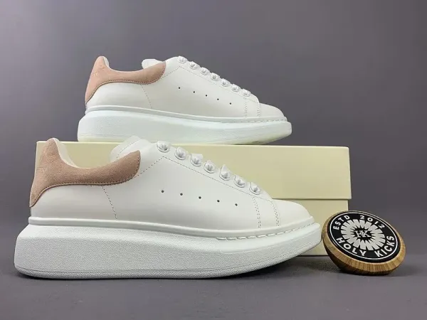 Alexander McQueen Oversized Sneakers White with Black Croc-Embossed Heel Tab Sneakers - 7